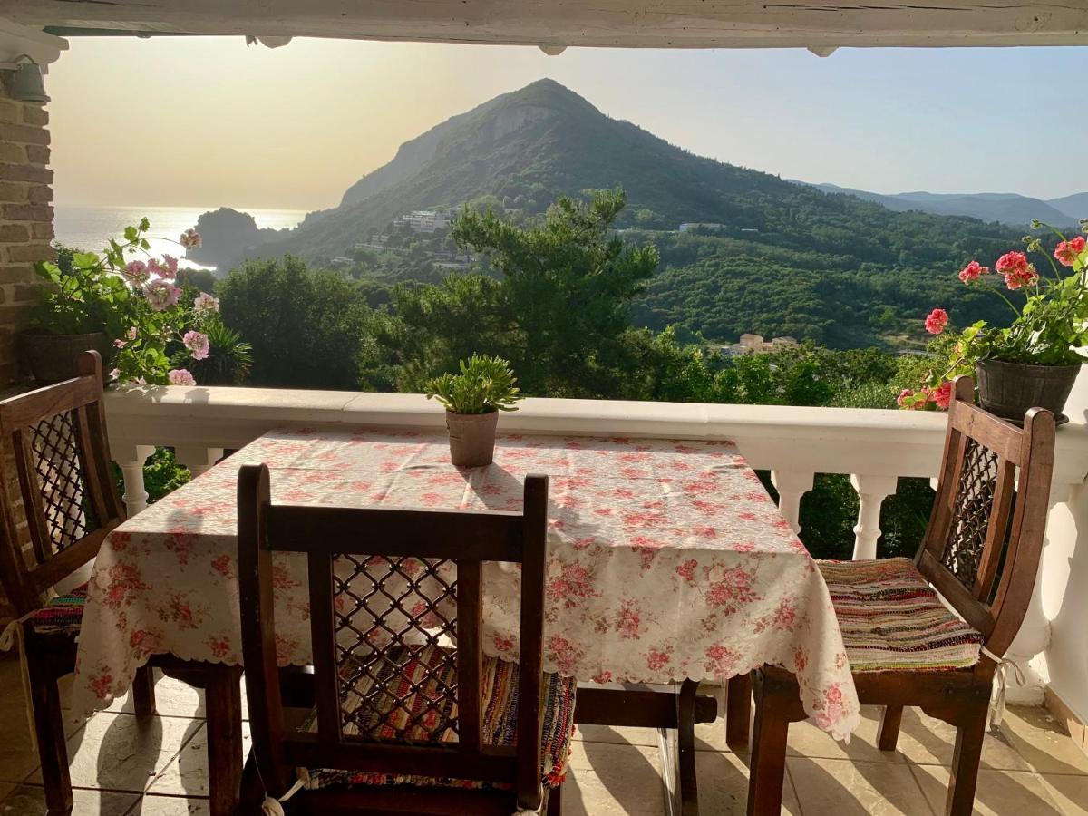 Hébergement de vacances Ermones Odyssesas Vátos